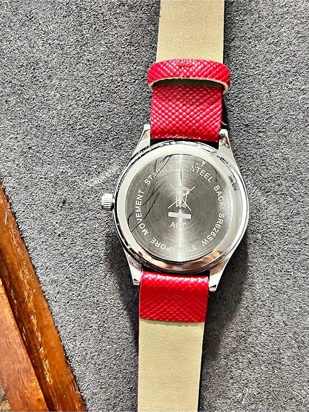 Red Abstract Dial Watch - Picture 7 of 8